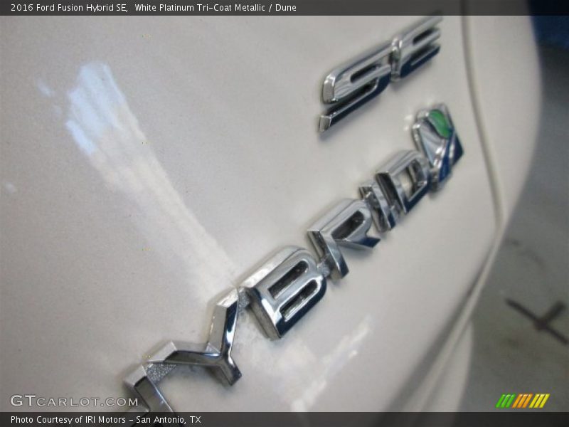 White Platinum Tri-Coat Metallic / Dune 2016 Ford Fusion Hybrid SE