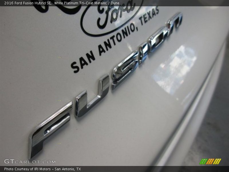 White Platinum Tri-Coat Metallic / Dune 2016 Ford Fusion Hybrid SE