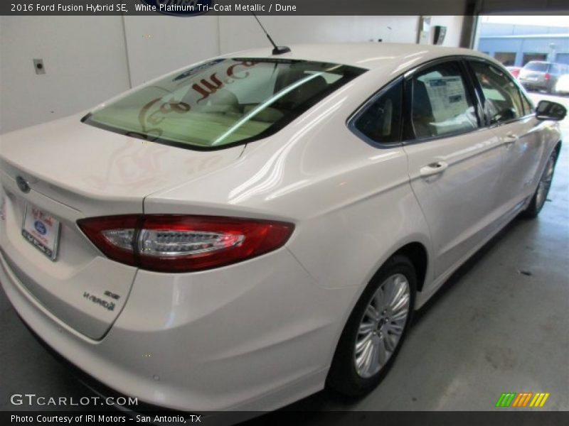 White Platinum Tri-Coat Metallic / Dune 2016 Ford Fusion Hybrid SE