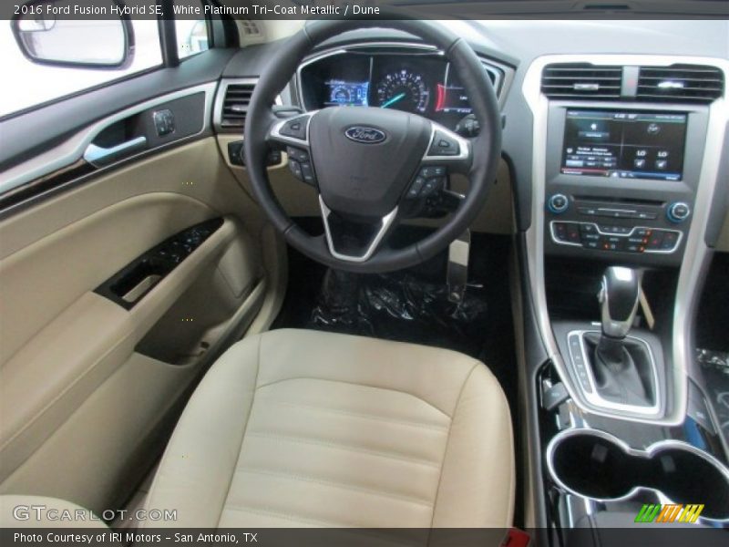 White Platinum Tri-Coat Metallic / Dune 2016 Ford Fusion Hybrid SE