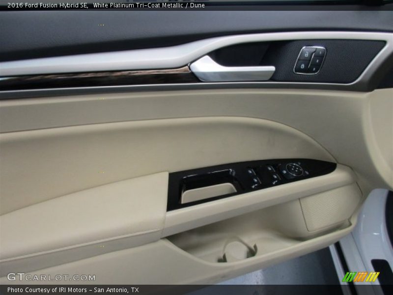 White Platinum Tri-Coat Metallic / Dune 2016 Ford Fusion Hybrid SE