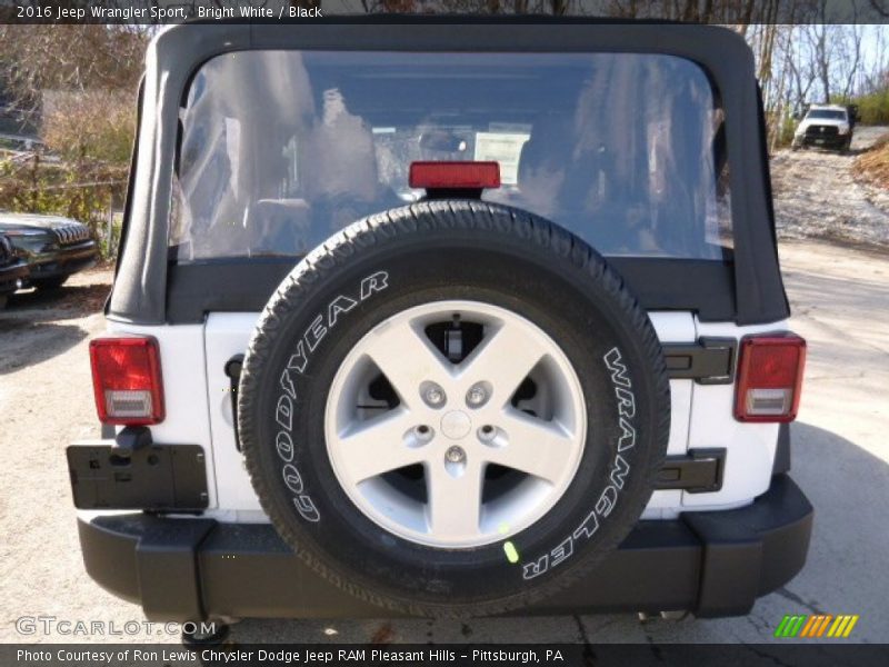 Bright White / Black 2016 Jeep Wrangler Sport
