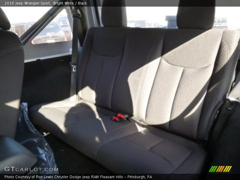 Bright White / Black 2016 Jeep Wrangler Sport