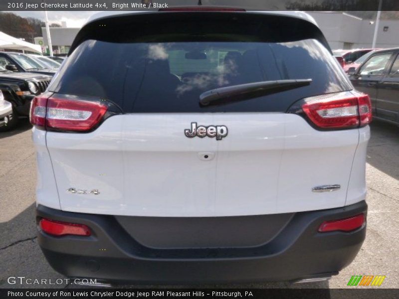Bright White / Black 2016 Jeep Cherokee Latitude 4x4