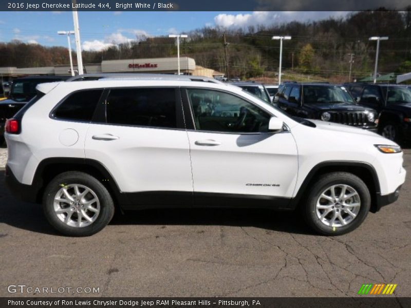 Bright White / Black 2016 Jeep Cherokee Latitude 4x4