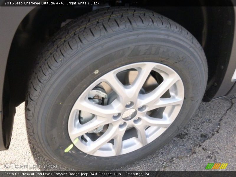 Bright White / Black 2016 Jeep Cherokee Latitude 4x4