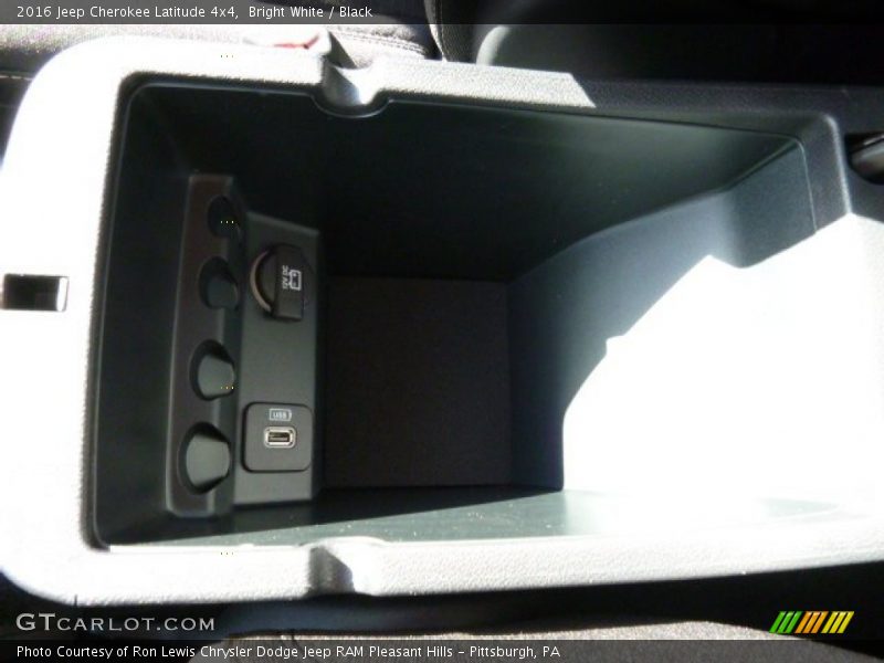 Bright White / Black 2016 Jeep Cherokee Latitude 4x4