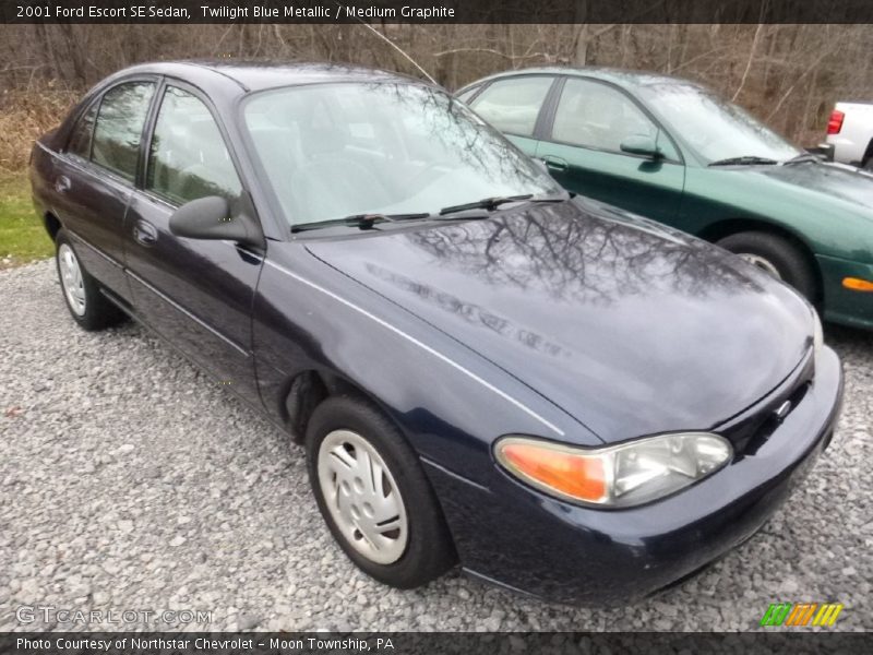 Front 3/4 View of 2001 Escort SE Sedan