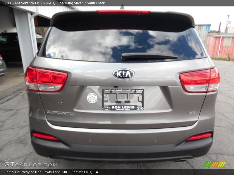 Sparkling Silver / Satin Black 2016 Kia Sorento LX V6 AWD