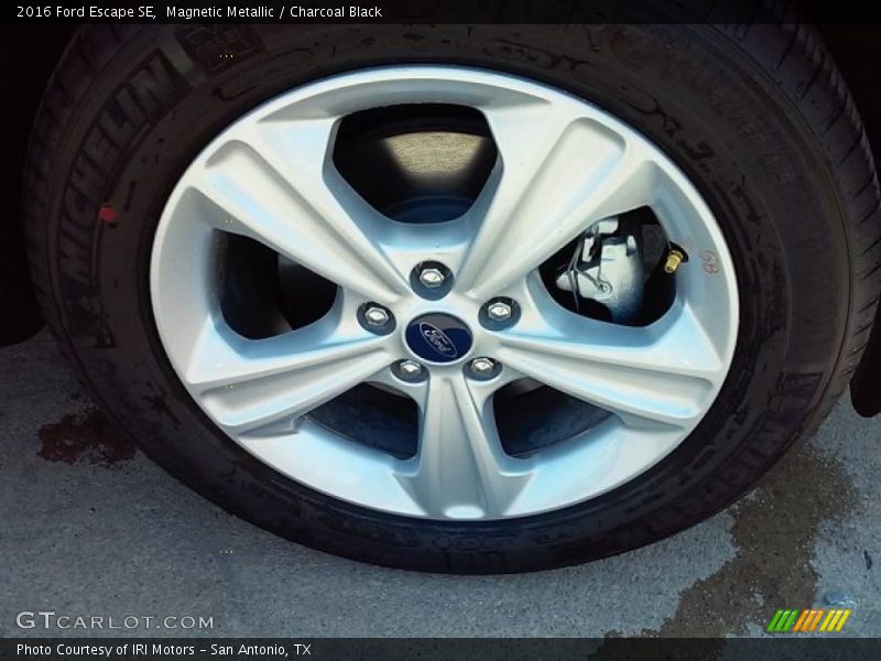 Magnetic Metallic / Charcoal Black 2016 Ford Escape SE