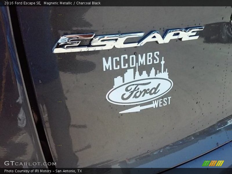 Magnetic Metallic / Charcoal Black 2016 Ford Escape SE