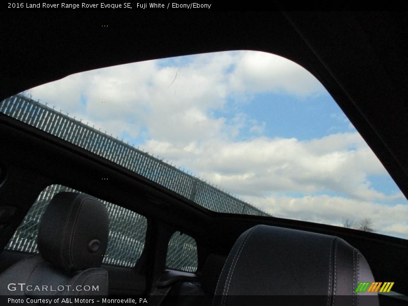 Fuji White / Ebony/Ebony 2016 Land Rover Range Rover Evoque SE