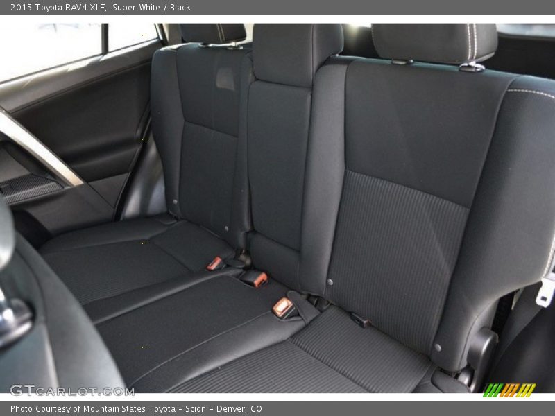 Super White / Black 2015 Toyota RAV4 XLE