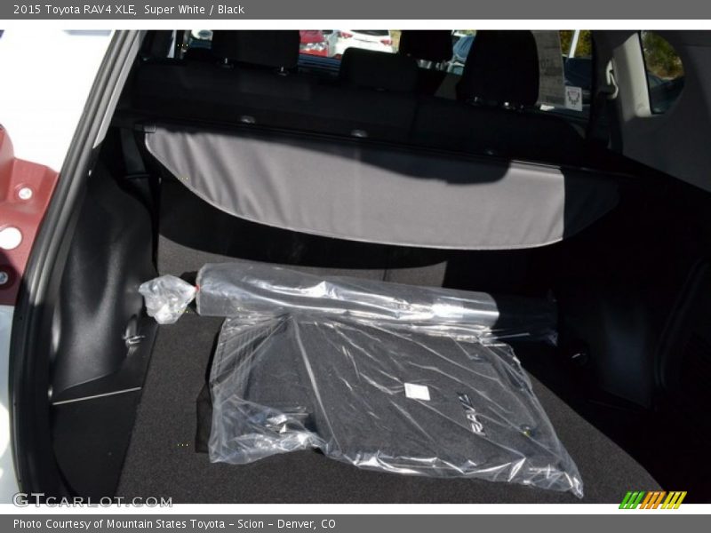 Super White / Black 2015 Toyota RAV4 XLE