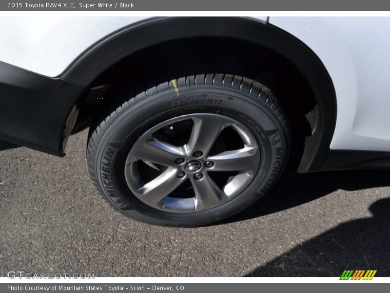 Super White / Black 2015 Toyota RAV4 XLE