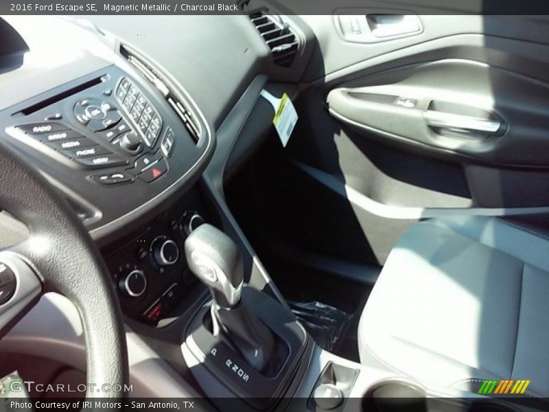 Magnetic Metallic / Charcoal Black 2016 Ford Escape SE