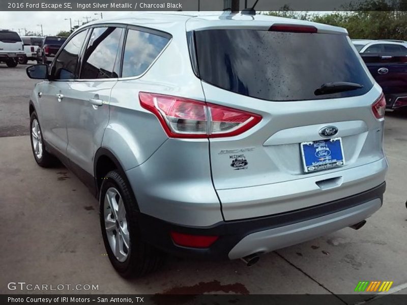 Ingot Silver Metallic / Charcoal Black 2016 Ford Escape SE