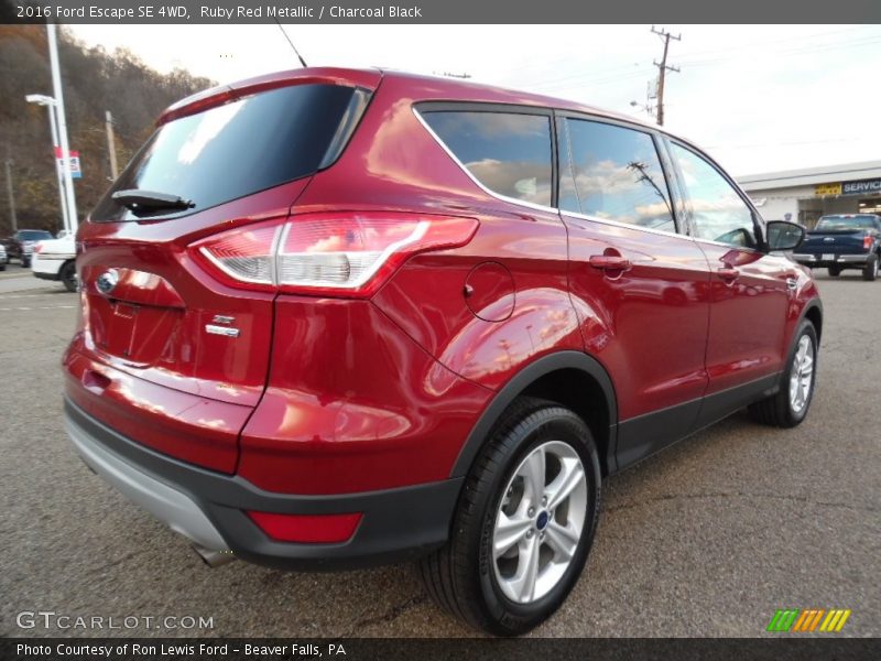 Ruby Red Metallic / Charcoal Black 2016 Ford Escape SE 4WD