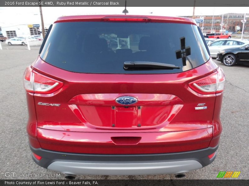 Ruby Red Metallic / Charcoal Black 2016 Ford Escape SE 4WD