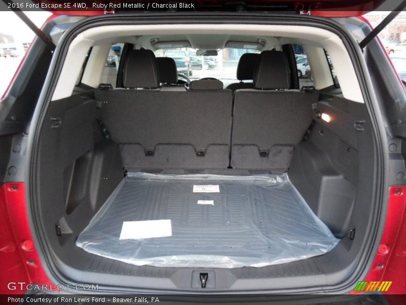 Ruby Red Metallic / Charcoal Black 2016 Ford Escape SE 4WD