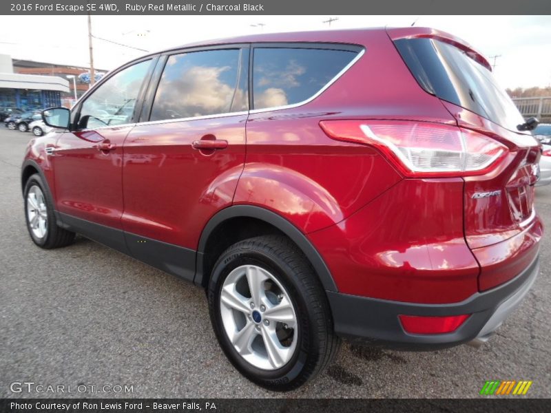 Ruby Red Metallic / Charcoal Black 2016 Ford Escape SE 4WD