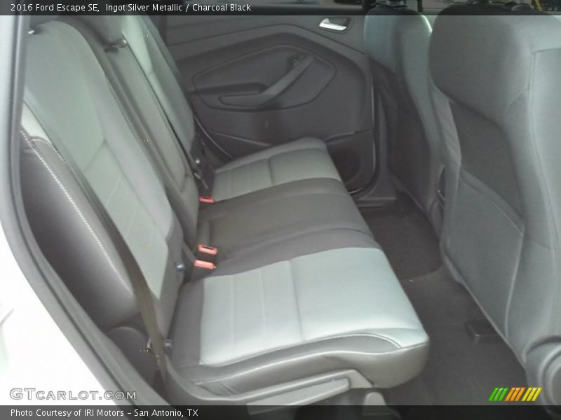 Ingot Silver Metallic / Charcoal Black 2016 Ford Escape SE