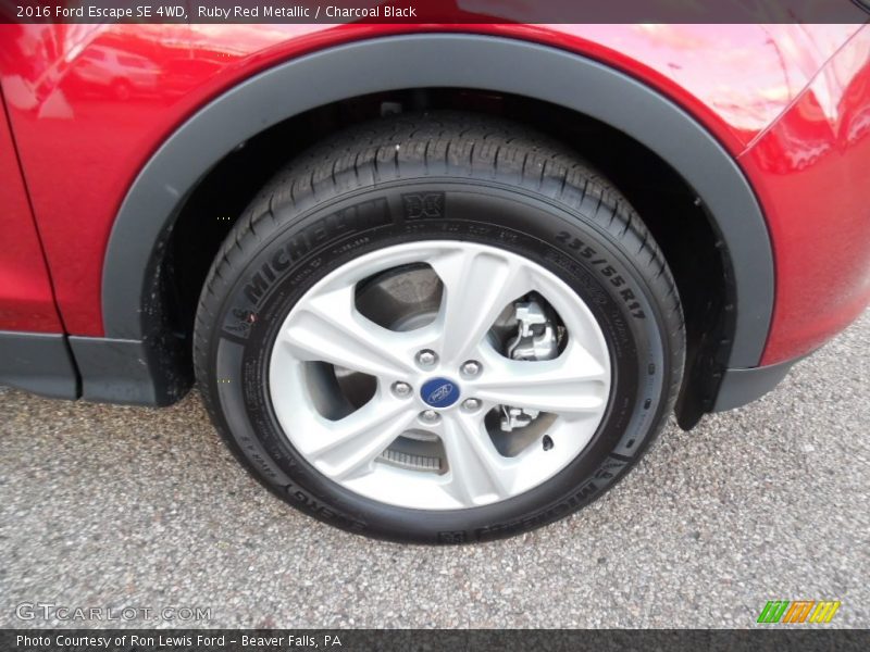 Ruby Red Metallic / Charcoal Black 2016 Ford Escape SE 4WD