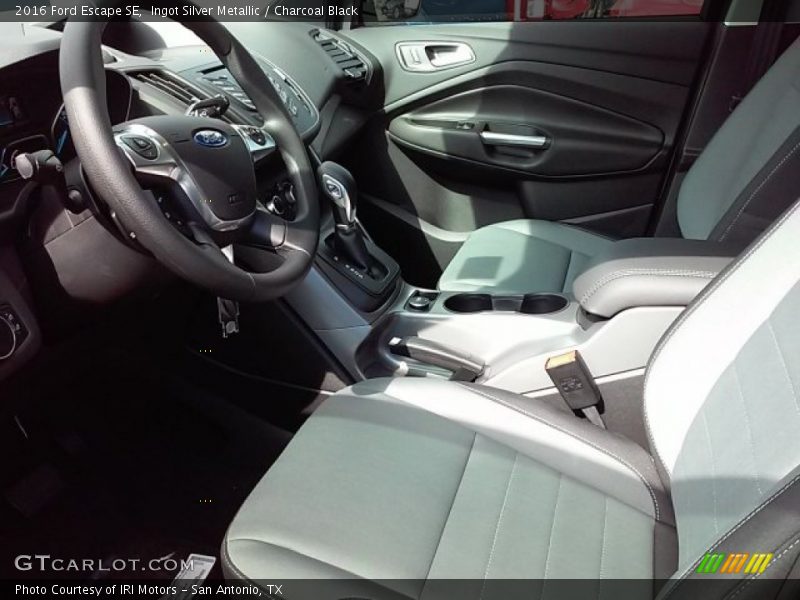 Ingot Silver Metallic / Charcoal Black 2016 Ford Escape SE