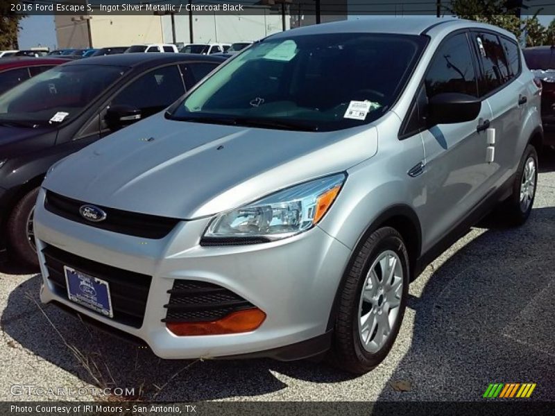 Ingot Silver Metallic / Charcoal Black 2016 Ford Escape S