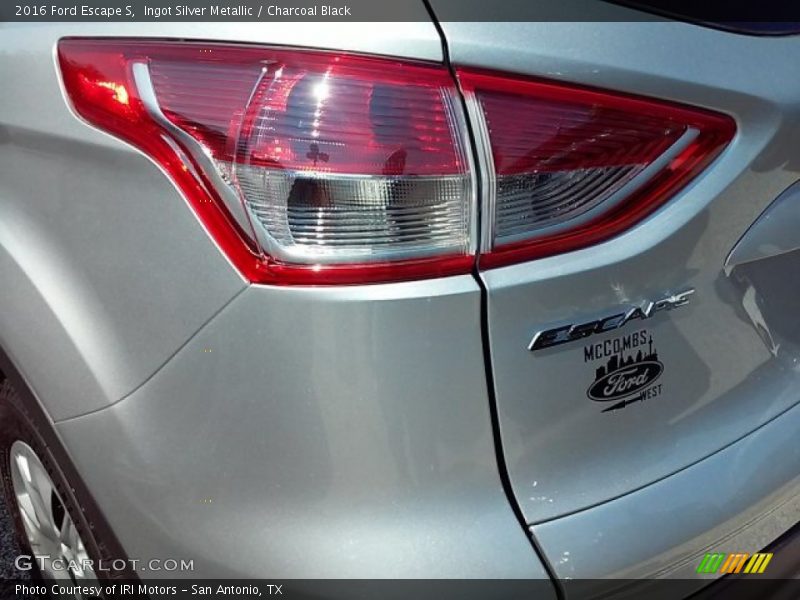 Ingot Silver Metallic / Charcoal Black 2016 Ford Escape S