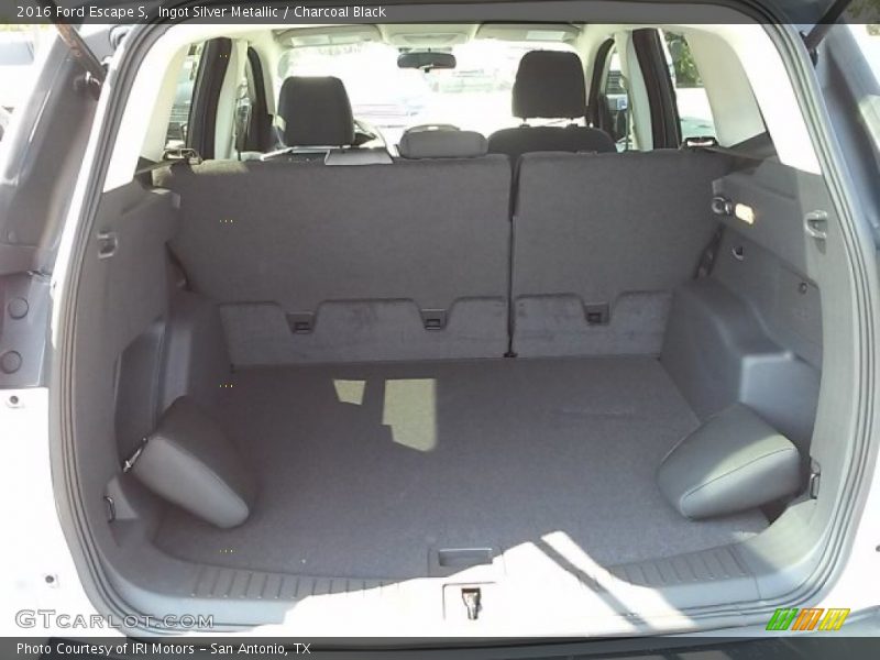 Ingot Silver Metallic / Charcoal Black 2016 Ford Escape S