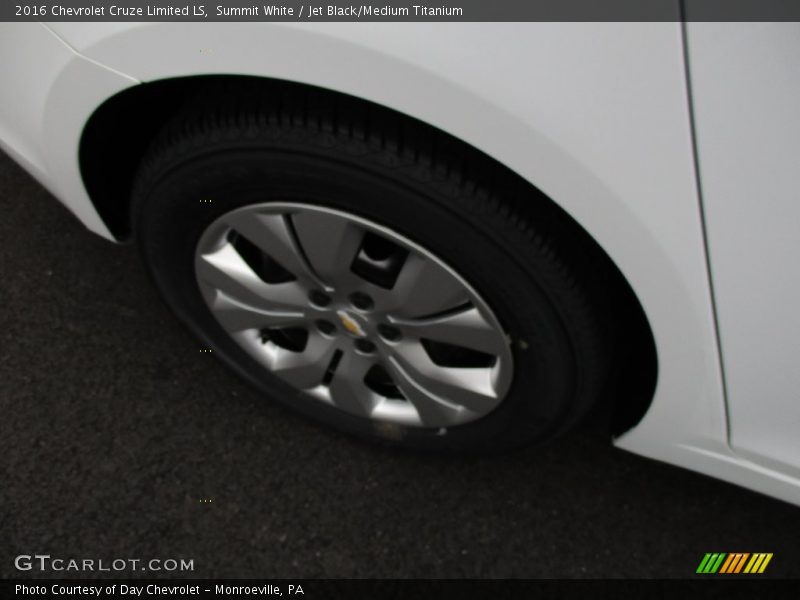 Summit White / Jet Black/Medium Titanium 2016 Chevrolet Cruze Limited LS