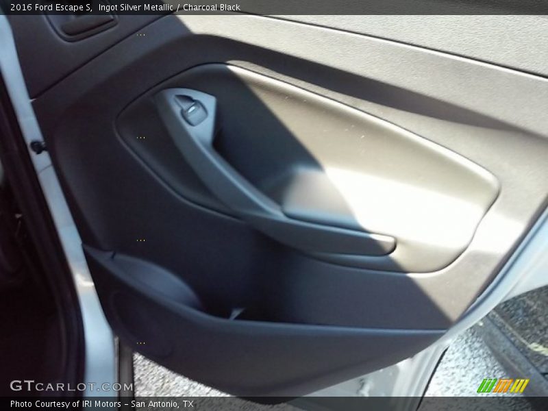 Ingot Silver Metallic / Charcoal Black 2016 Ford Escape S