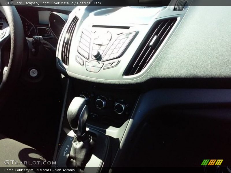 Ingot Silver Metallic / Charcoal Black 2016 Ford Escape S