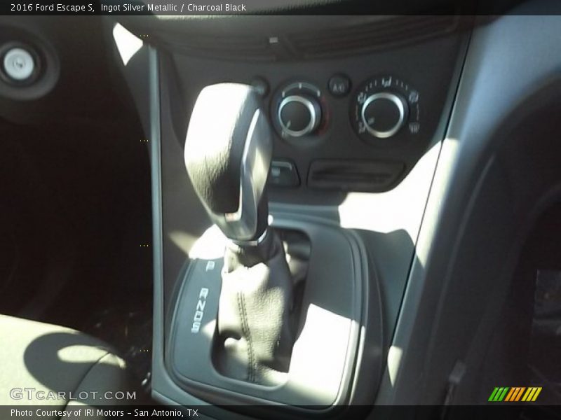 Ingot Silver Metallic / Charcoal Black 2016 Ford Escape S