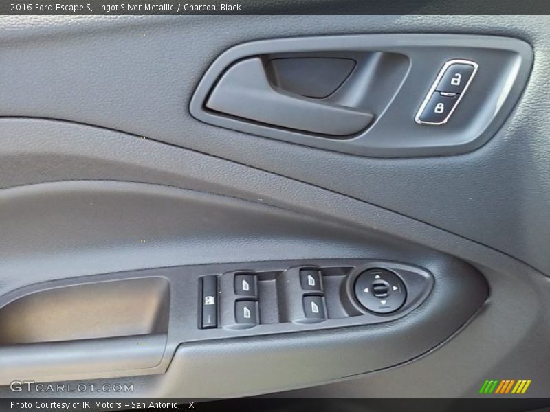Ingot Silver Metallic / Charcoal Black 2016 Ford Escape S