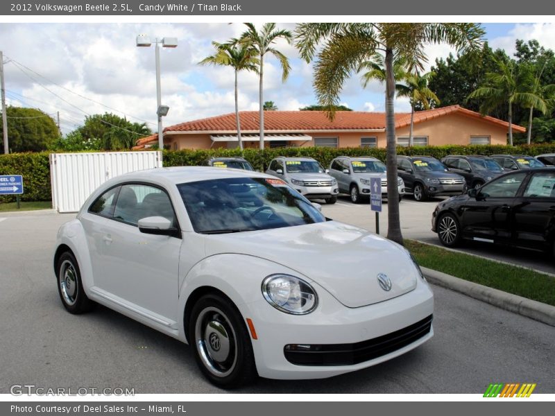 Candy White / Titan Black 2012 Volkswagen Beetle 2.5L