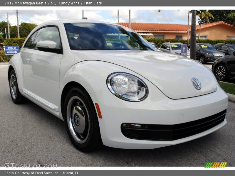Candy White / Titan Black 2012 Volkswagen Beetle 2.5L
