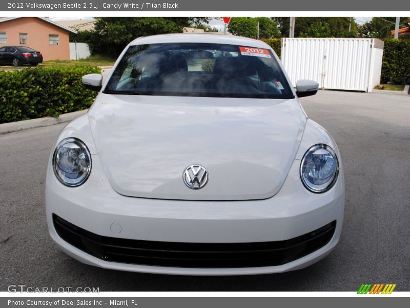 Candy White / Titan Black 2012 Volkswagen Beetle 2.5L