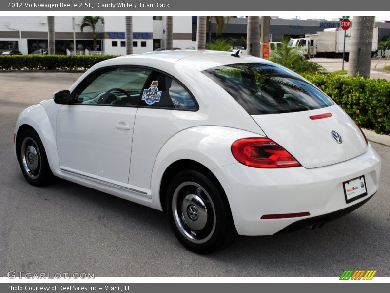 Candy White / Titan Black 2012 Volkswagen Beetle 2.5L