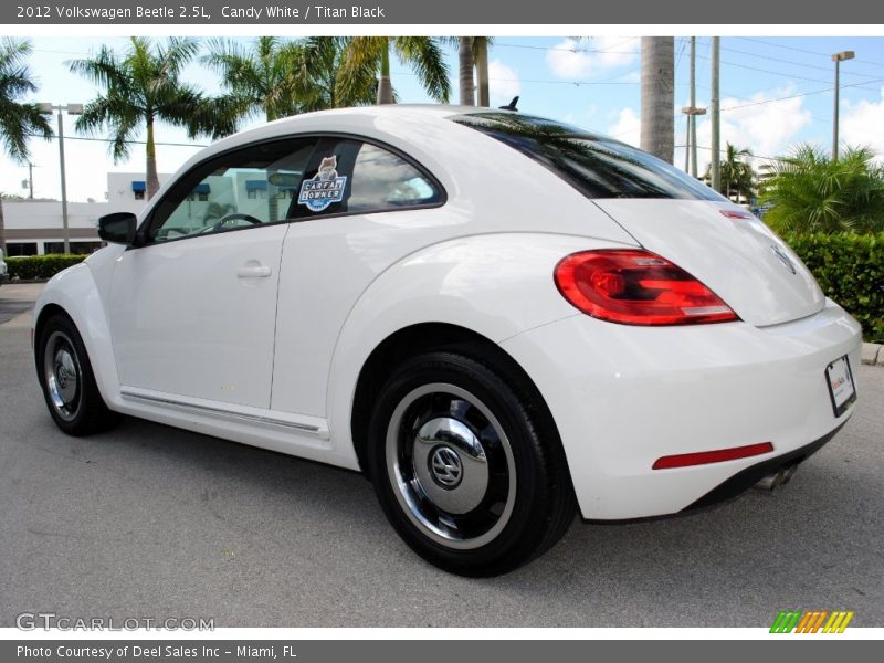 Candy White / Titan Black 2012 Volkswagen Beetle 2.5L
