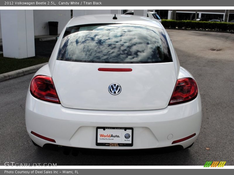 Candy White / Titan Black 2012 Volkswagen Beetle 2.5L