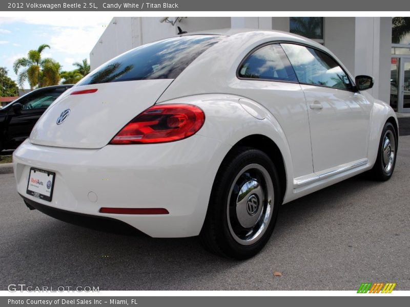 Candy White / Titan Black 2012 Volkswagen Beetle 2.5L