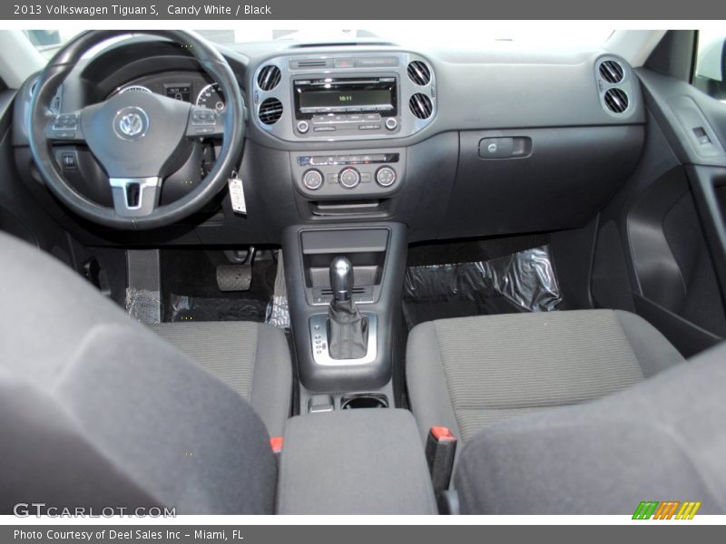 Dashboard of 2013 Tiguan S
