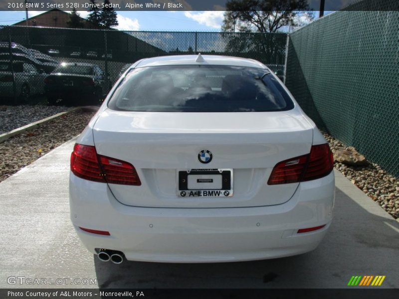 Alpine White / Black 2016 BMW 5 Series 528i xDrive Sedan