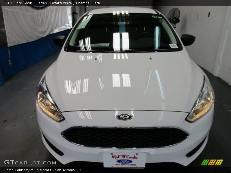 Oxford White / Charcoal Black 2016 Ford Focus S Sedan