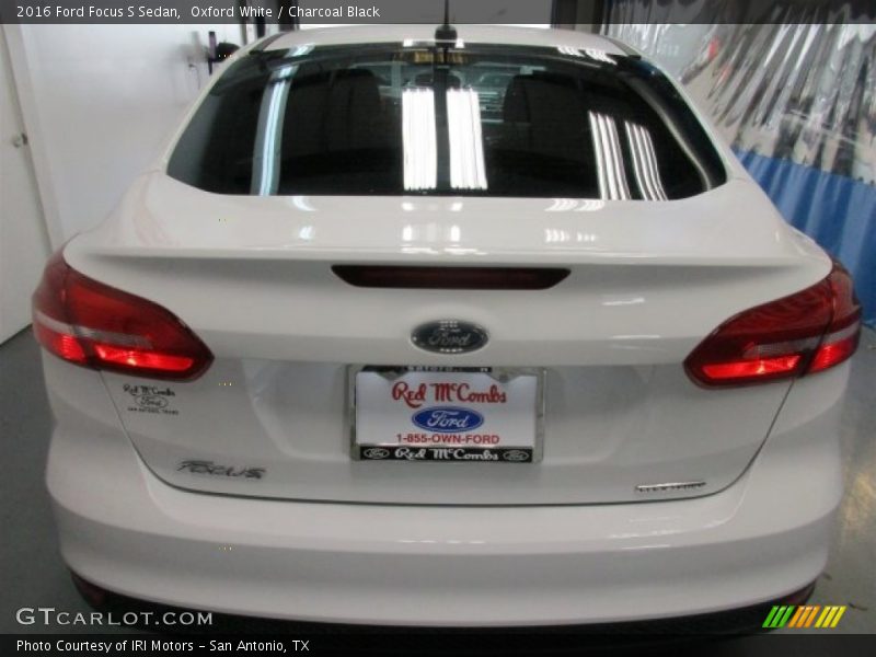 Oxford White / Charcoal Black 2016 Ford Focus S Sedan