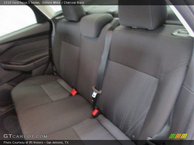 Oxford White / Charcoal Black 2016 Ford Focus S Sedan