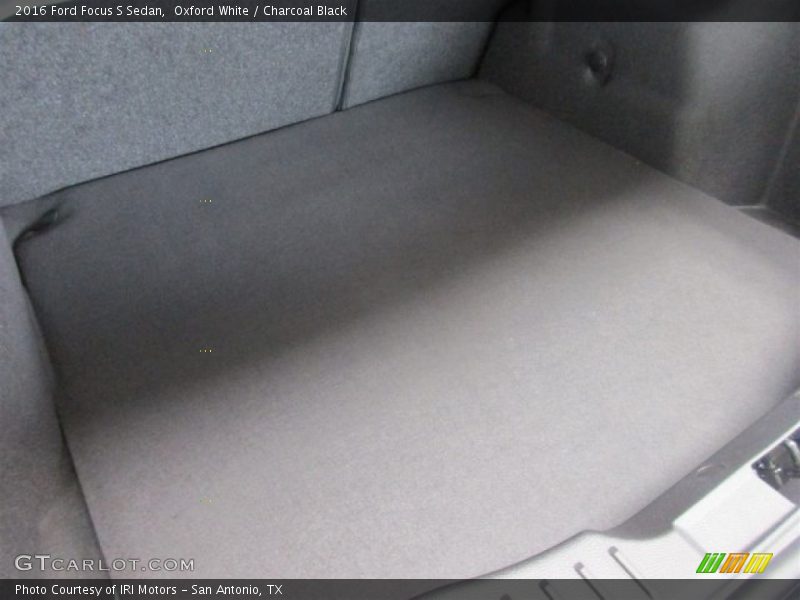 Oxford White / Charcoal Black 2016 Ford Focus S Sedan