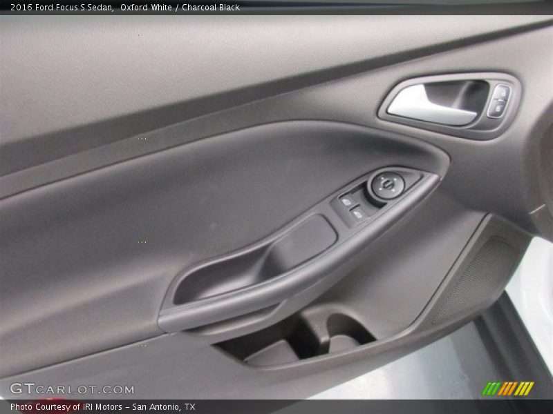 Oxford White / Charcoal Black 2016 Ford Focus S Sedan